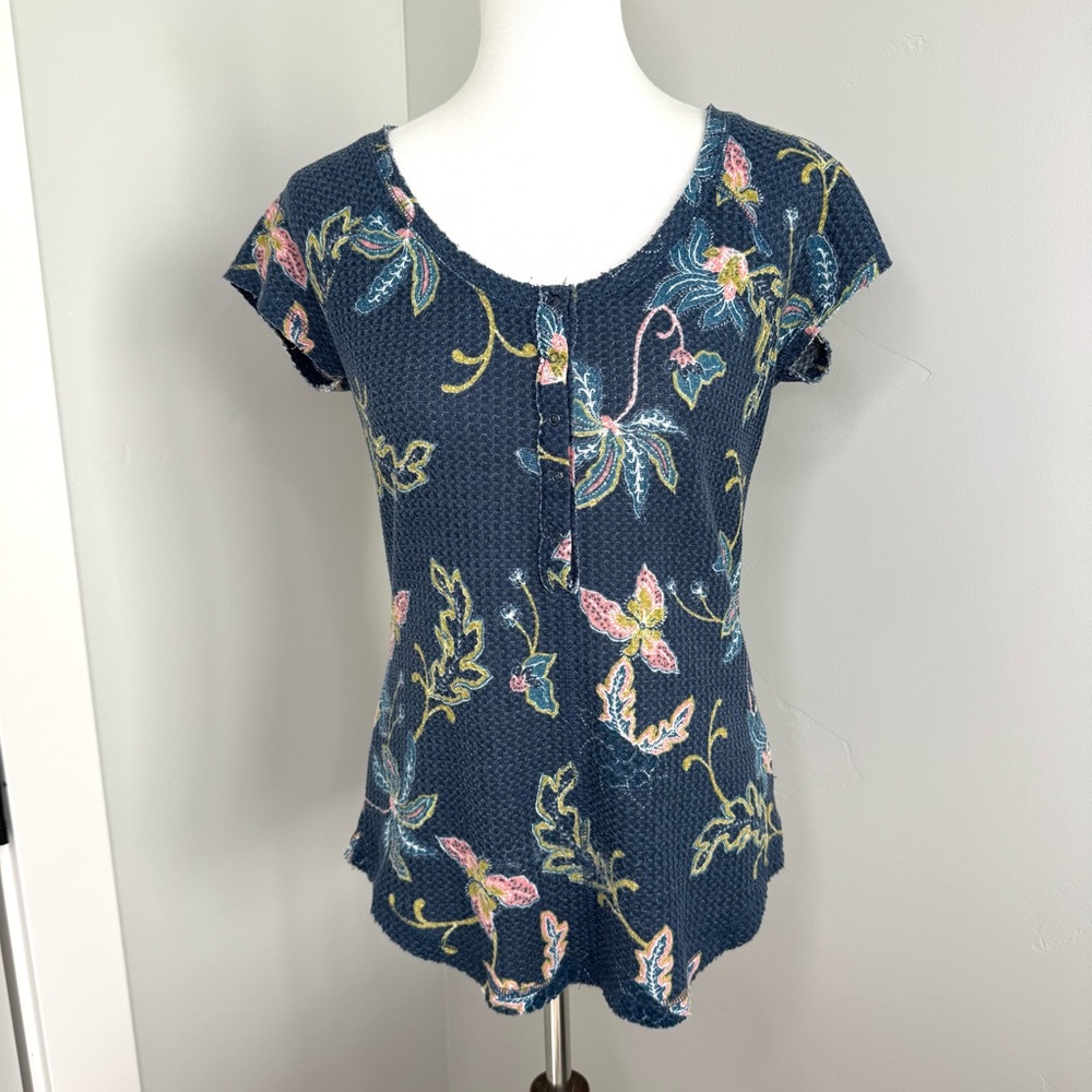 William Rast Blue Geneva Henley Top Floral Women’s Size Large - Picture 8 of 13